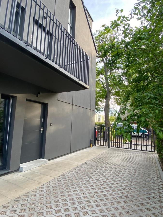 Industrialna Piwnica Hostel 格但斯克 外观 照片