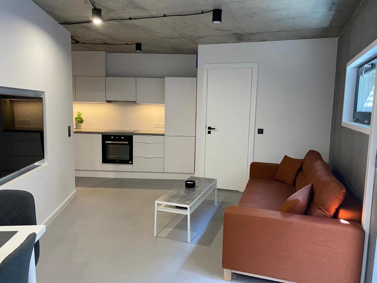 Industrialna Piwnica Hostel 格但斯克 外观 照片