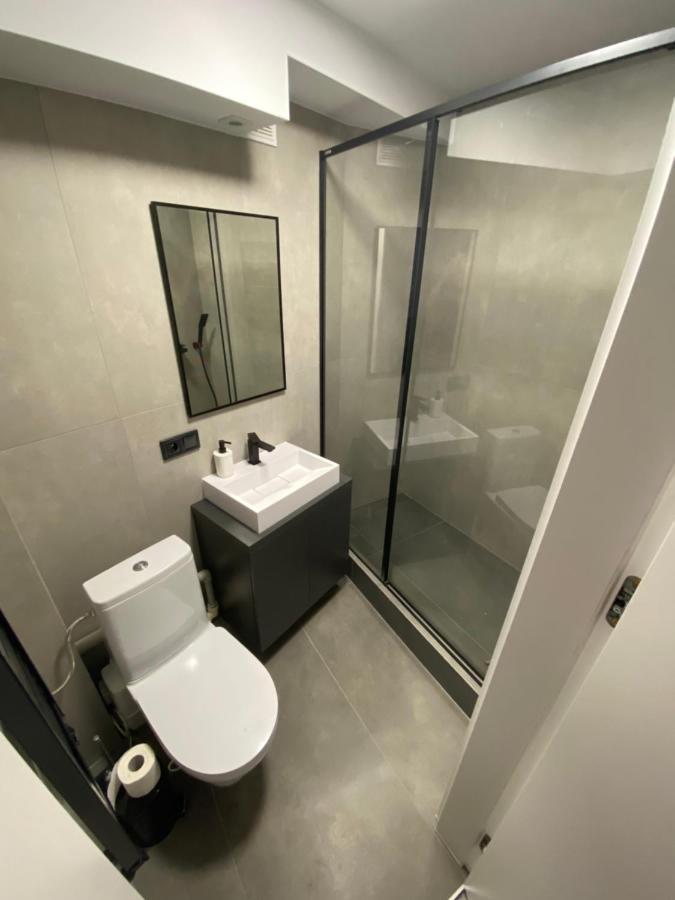 Industrialna Piwnica Hostel 格但斯克 外观 照片