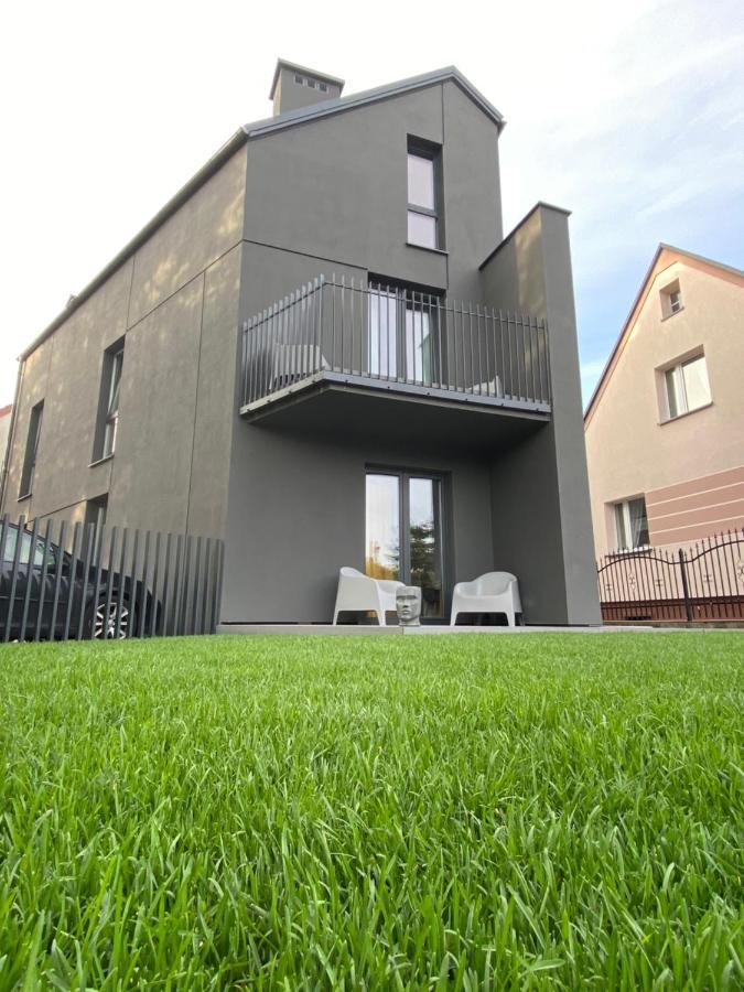 Industrialna Piwnica Hostel 格但斯克 外观 照片