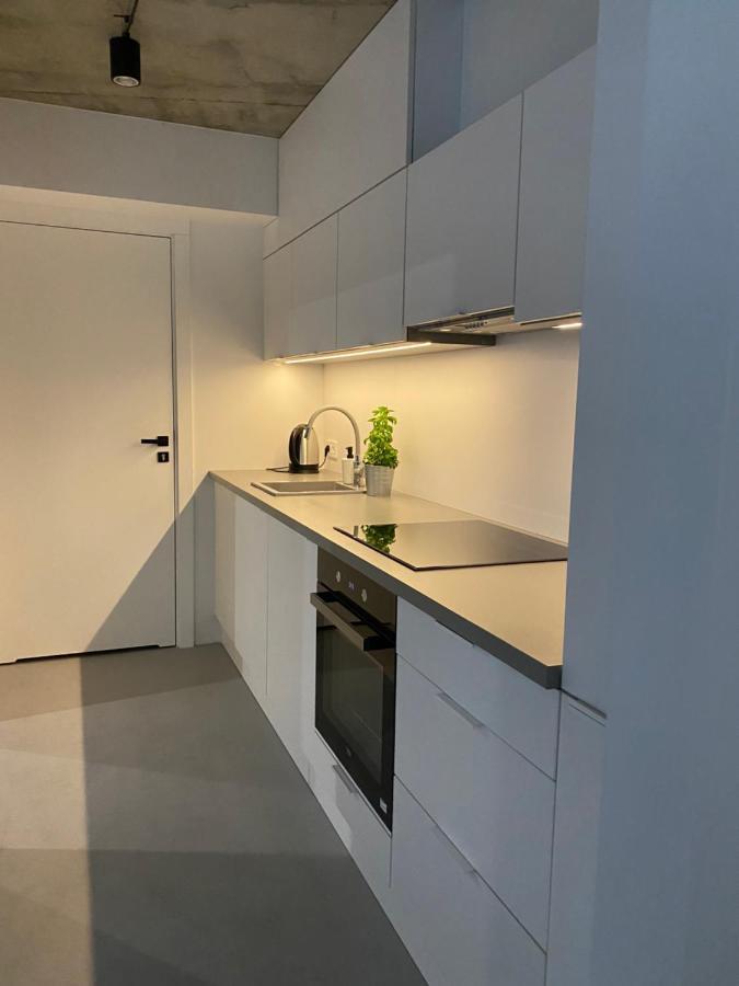 Industrialna Piwnica Hostel 格但斯克 外观 照片