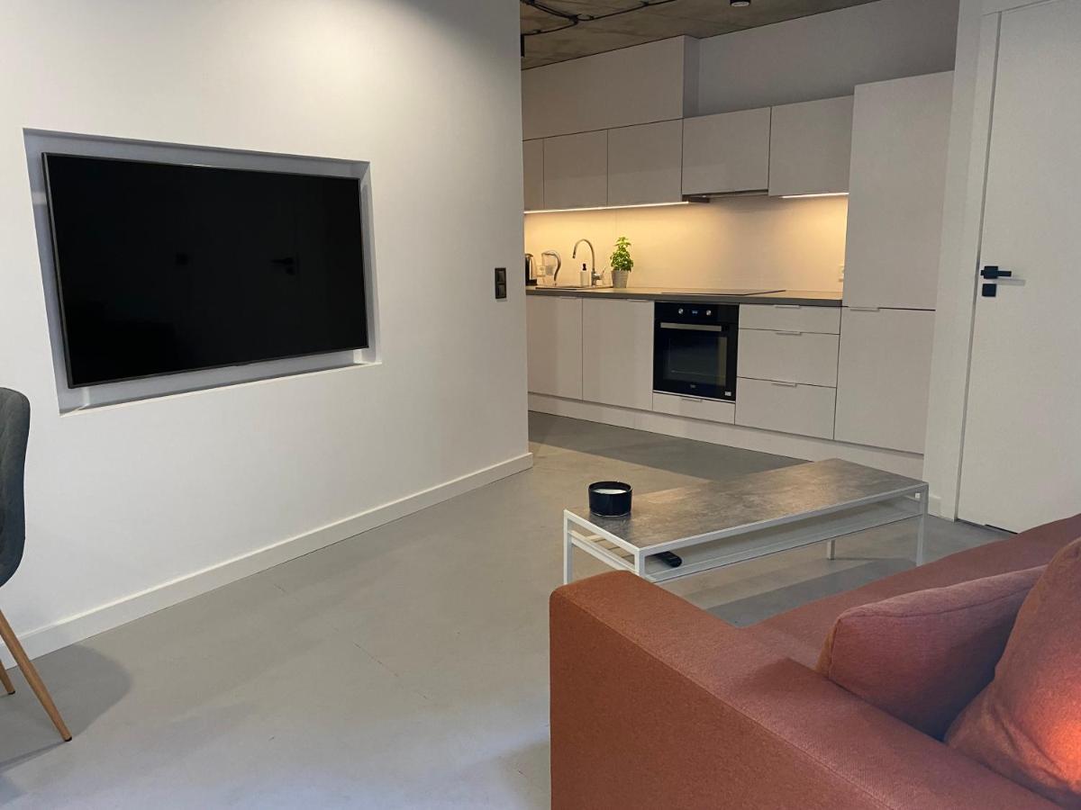 Industrialna Piwnica Hostel 格但斯克 外观 照片