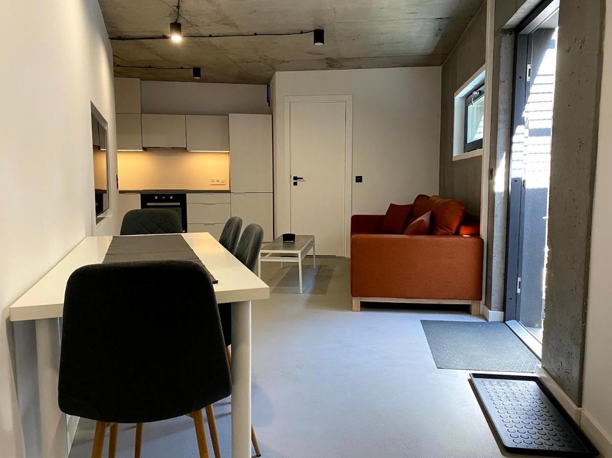 Industrialna Piwnica Hostel 格但斯克 外观 照片