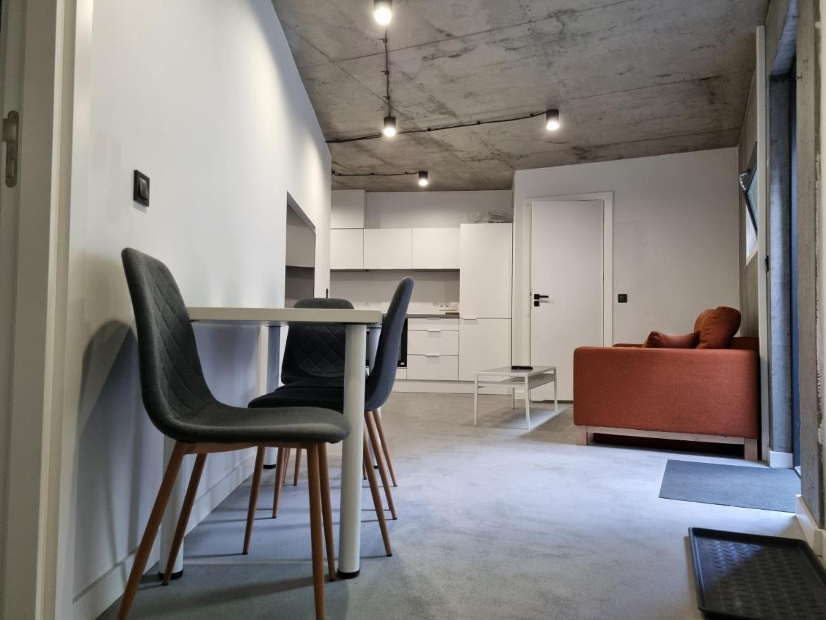 Industrialna Piwnica Hostel 格但斯克 外观 照片