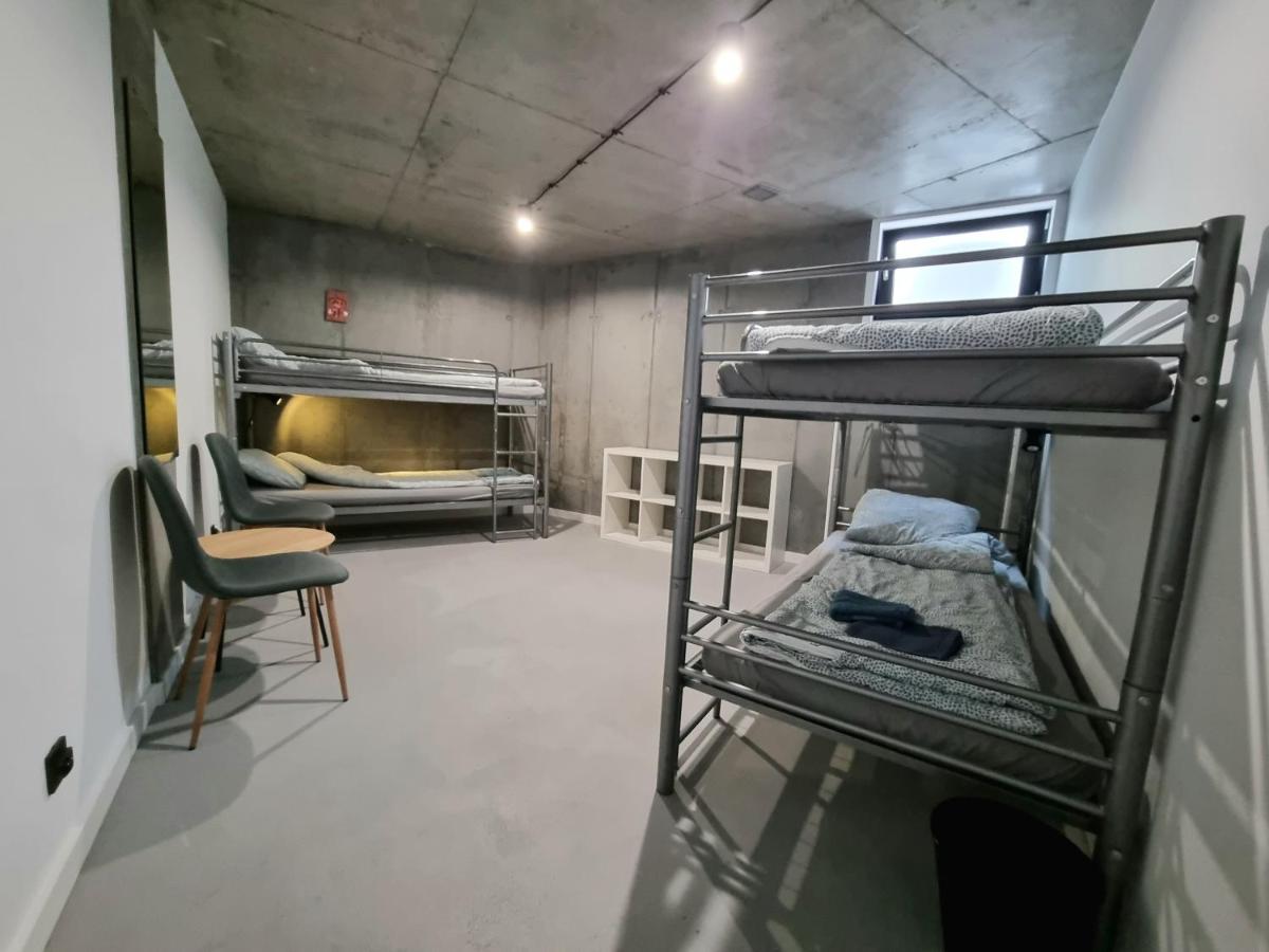 Industrialna Piwnica Hostel 格但斯克 外观 照片