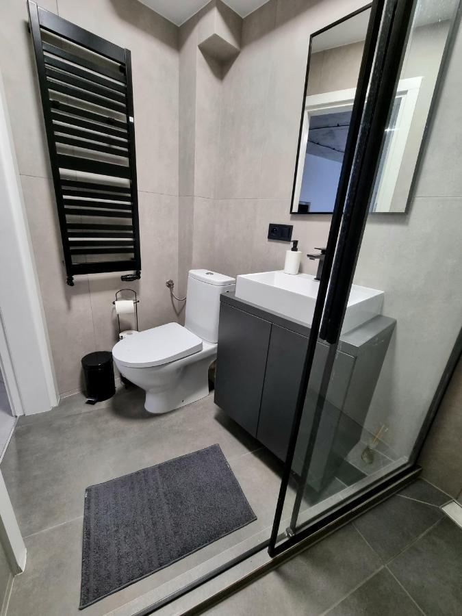 Industrialna Piwnica Hostel 格但斯克 外观 照片