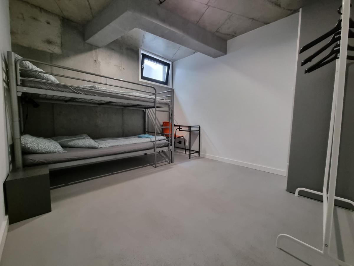 Industrialna Piwnica Hostel 格但斯克 外观 照片