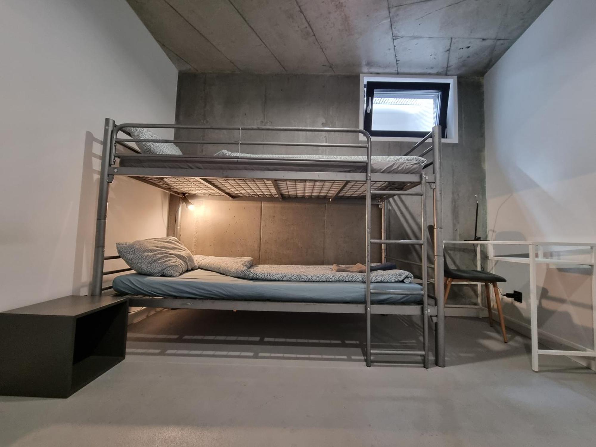 Industrialna Piwnica Hostel 格但斯克 客房 照片